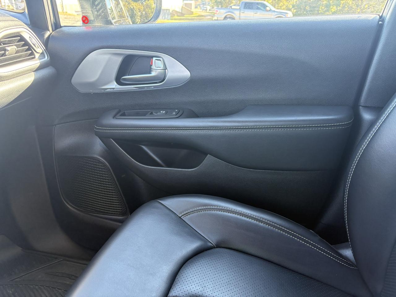 Chrysler Pacifica Touring L FWD 2023