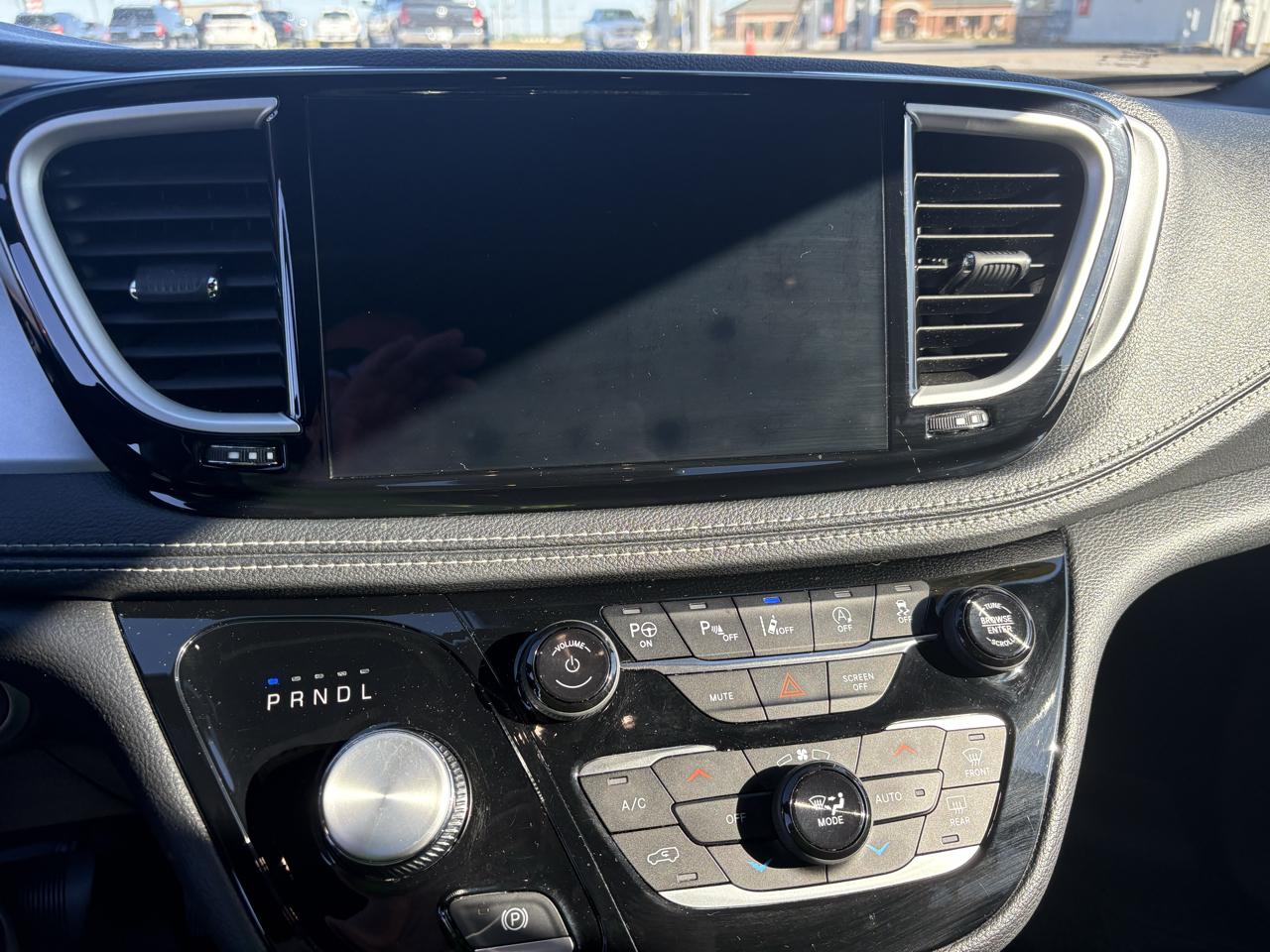 Chrysler Pacifica Touring L FWD 2023