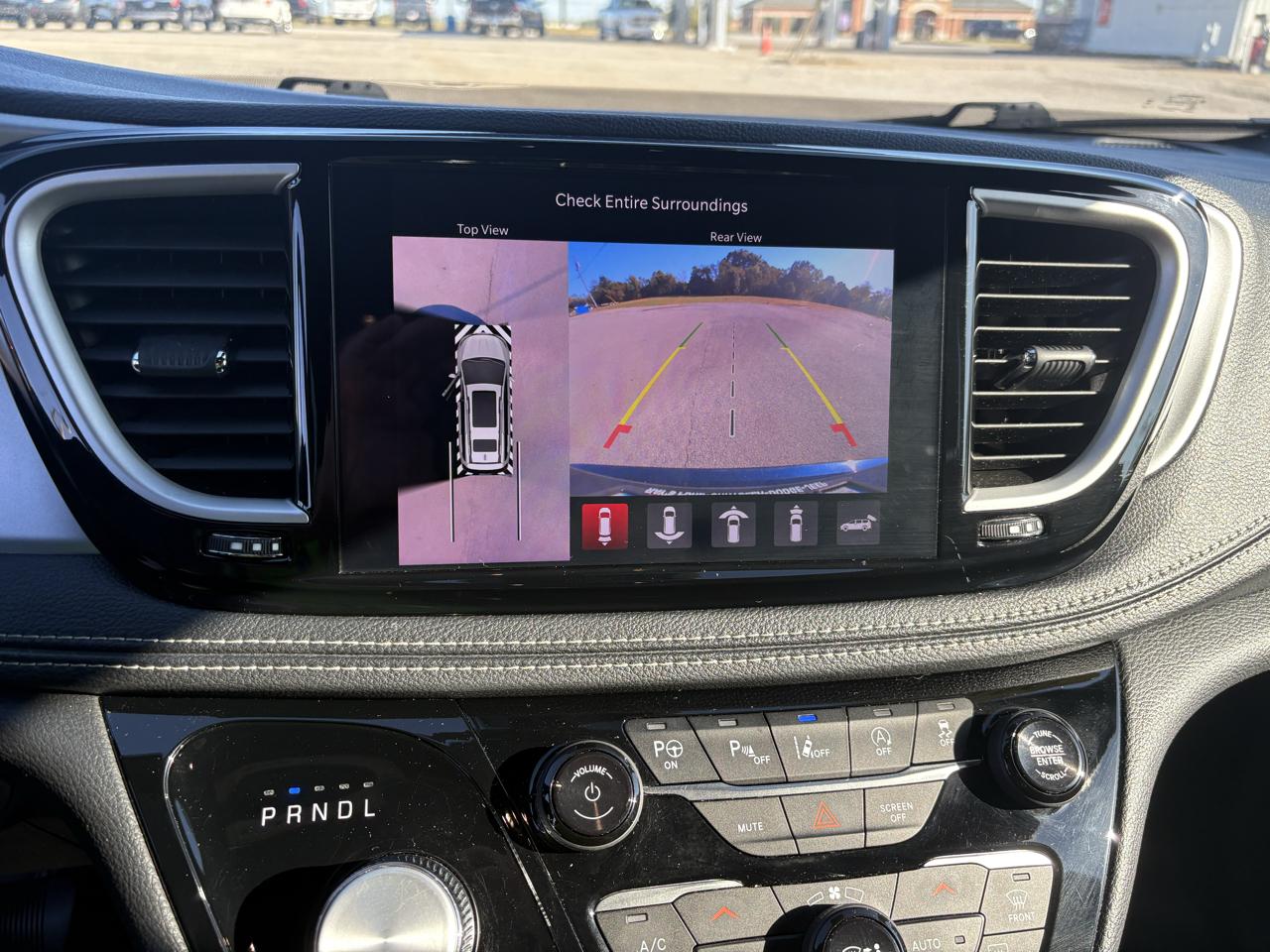 Chrysler Pacifica Touring L FWD 2023