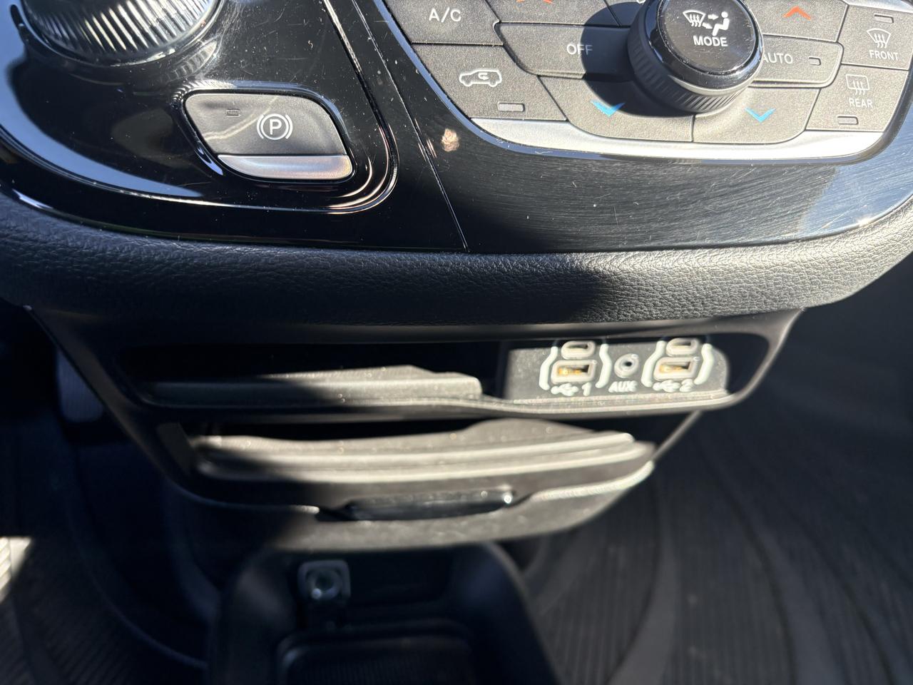 Chrysler Pacifica Touring L FWD 2023