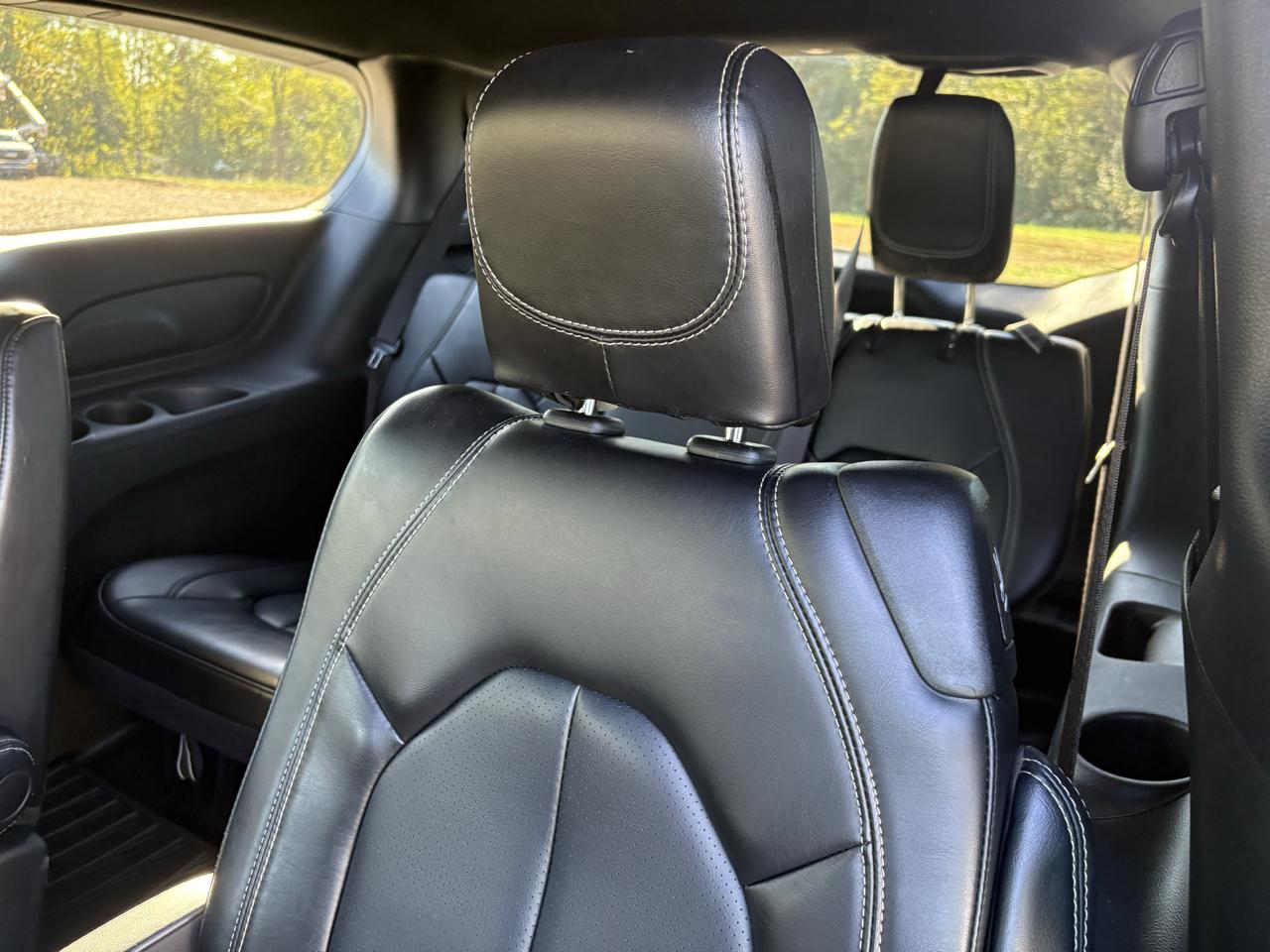 Chrysler Pacifica Touring L FWD 2023