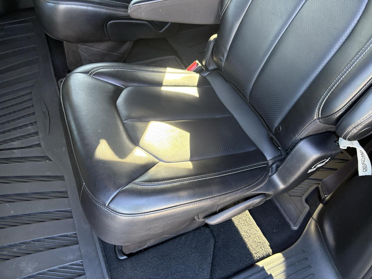 Chrysler Pacifica Touring L FWD 2023