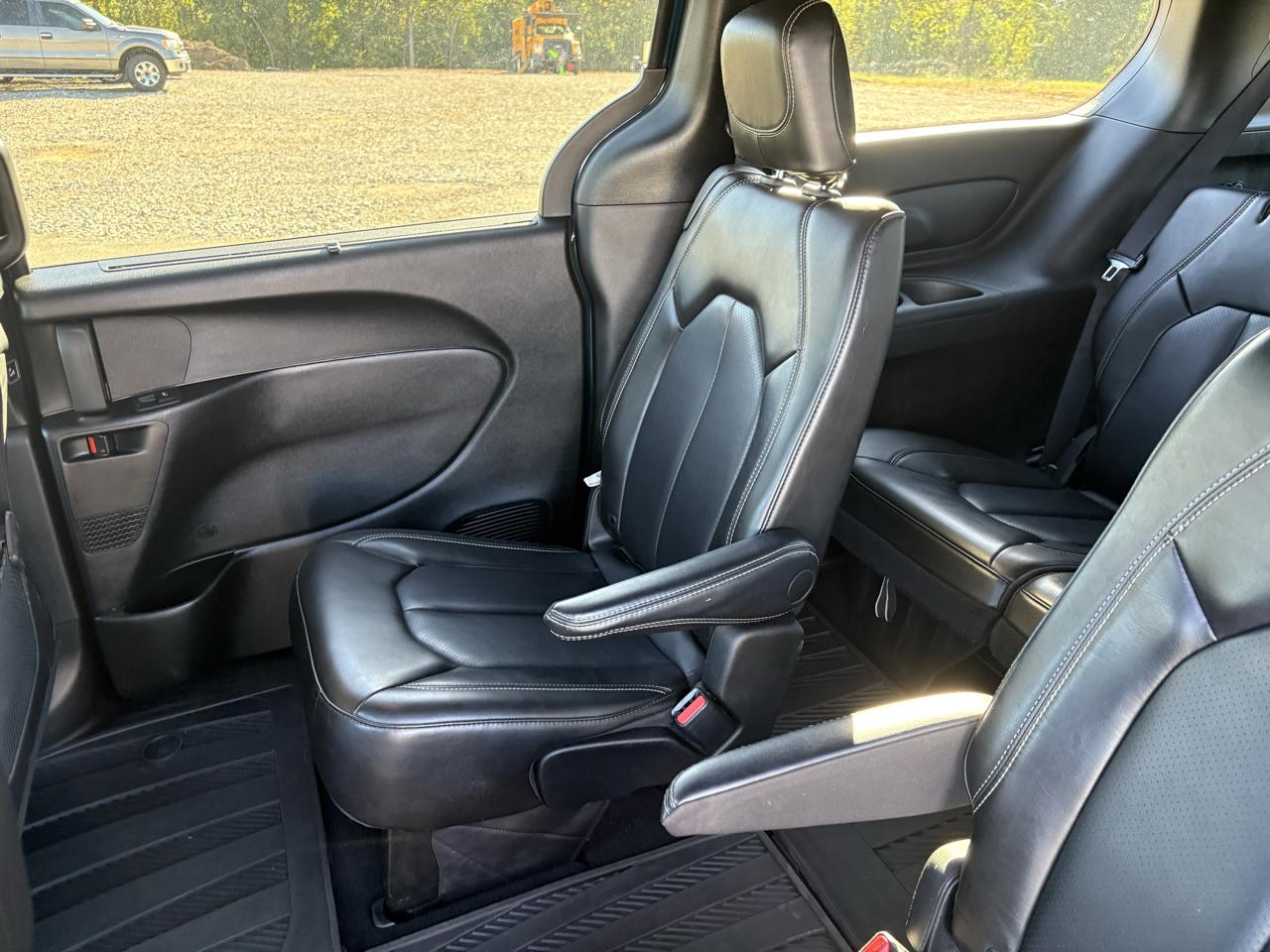 Chrysler Pacifica Touring L FWD 2023