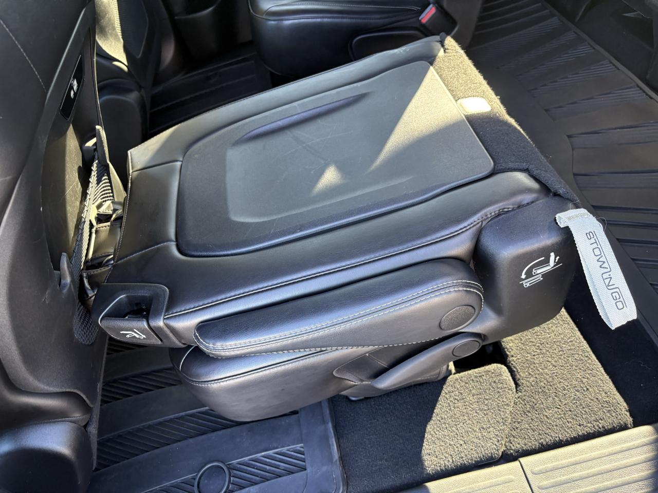 Chrysler Pacifica Touring L FWD 2023