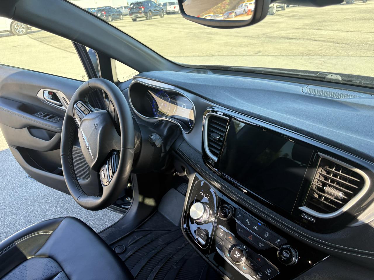 Chrysler Pacifica Touring L FWD 2023