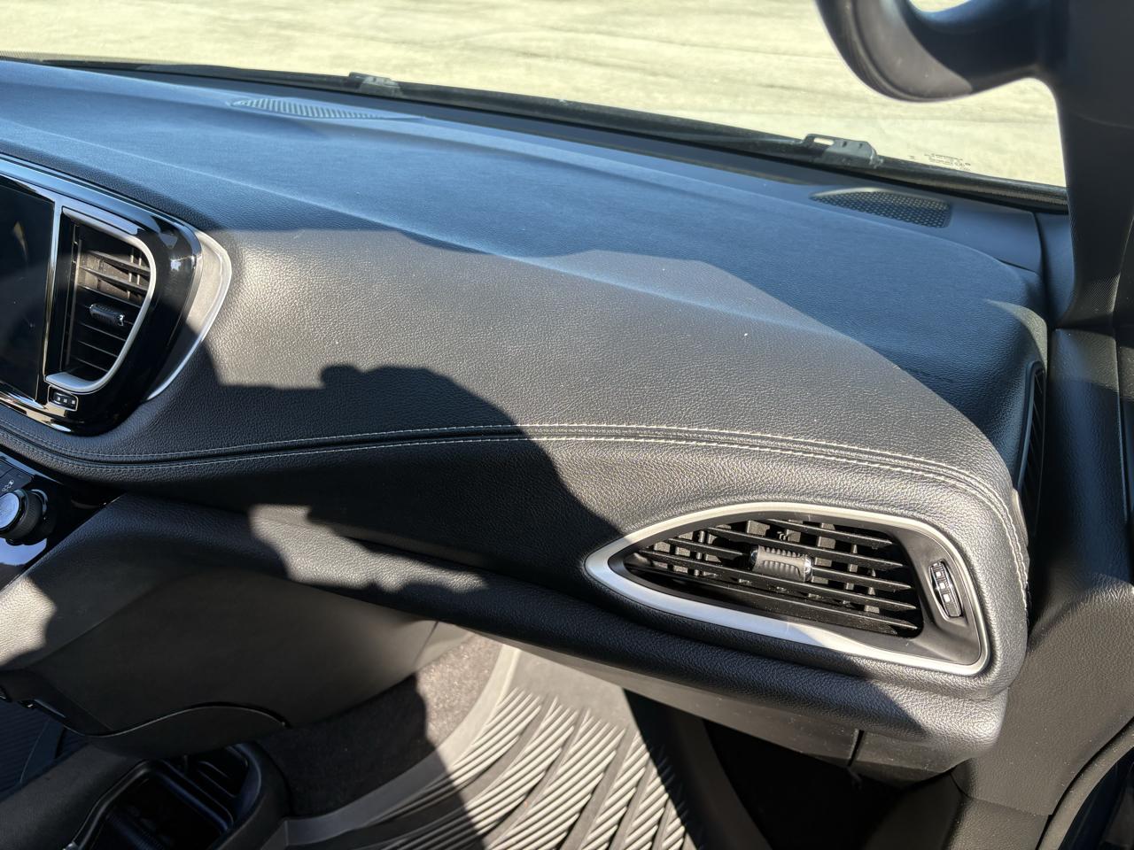 Chrysler Pacifica Touring L FWD 2023