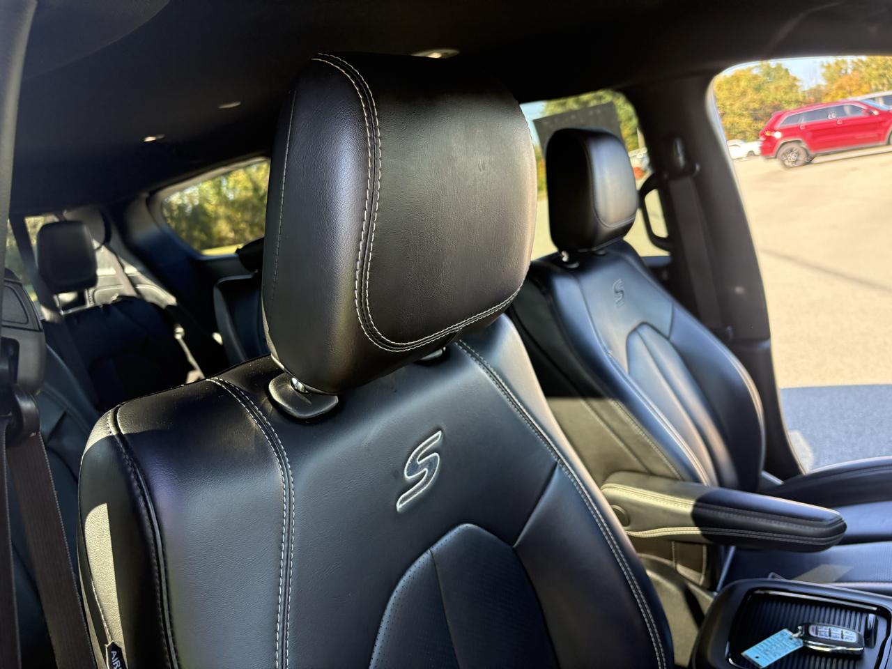 Chrysler Pacifica Touring L FWD 2023