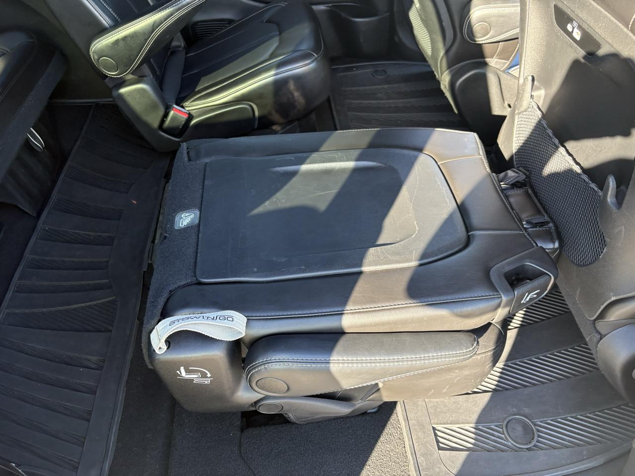 Chrysler Pacifica Touring L FWD 2023