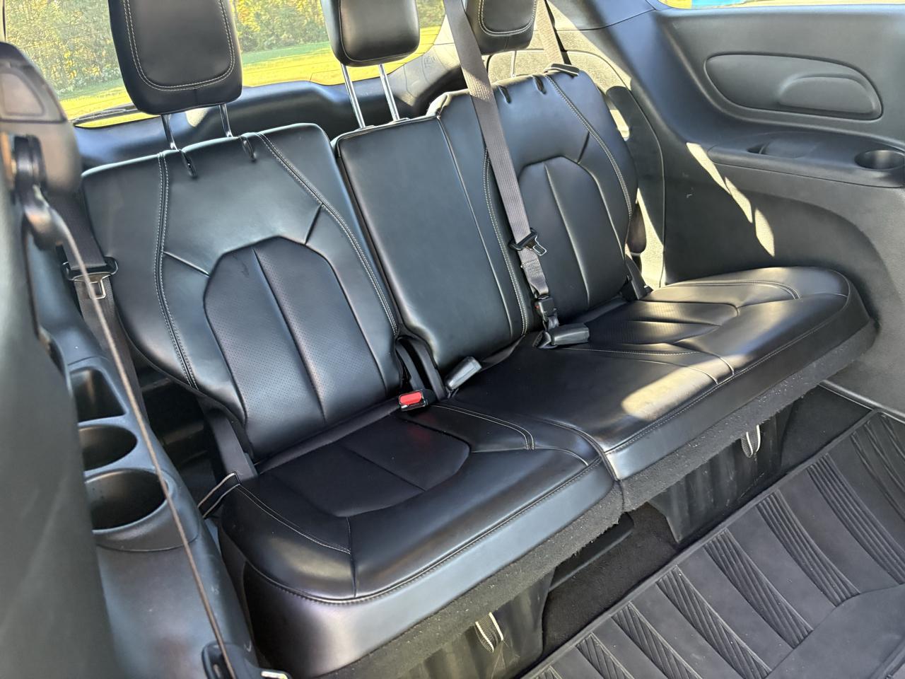 Chrysler Pacifica Touring L FWD 2023