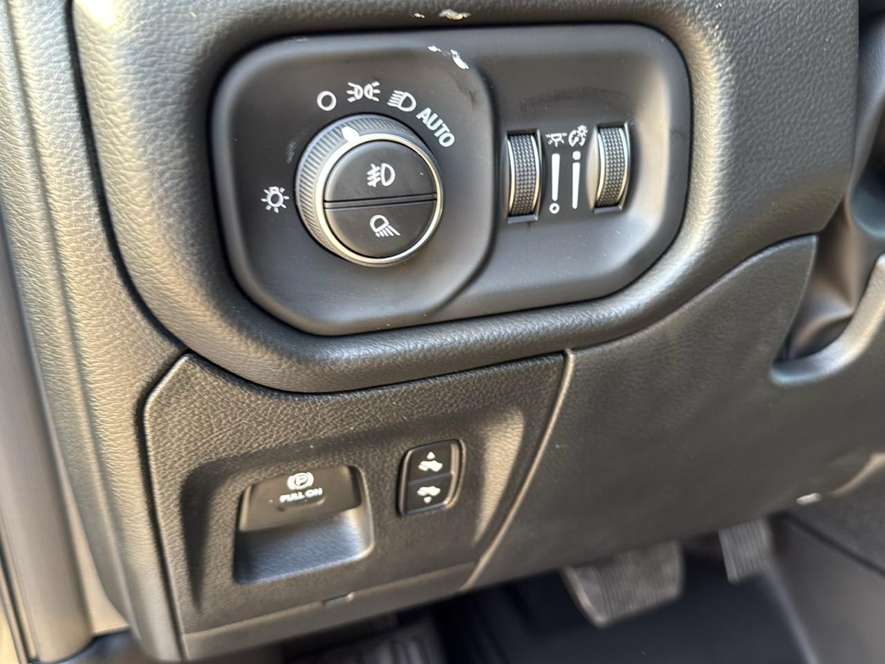 RAM 1500 Big Horn 4x4 Crew Cab 5'7" Box 2027