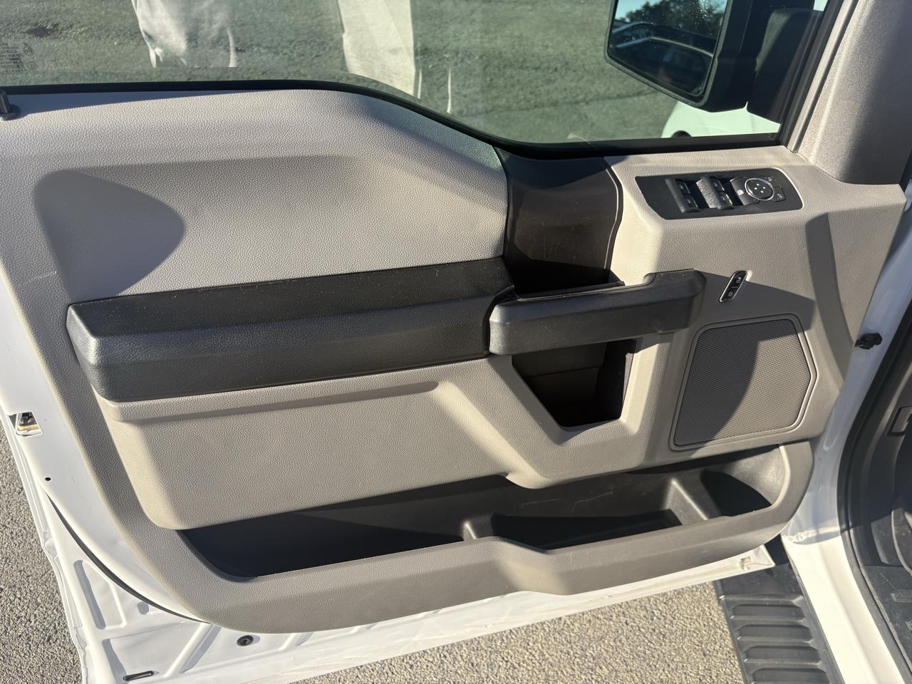 Ford F-150 2WD SuperCrew 145" STX 2019