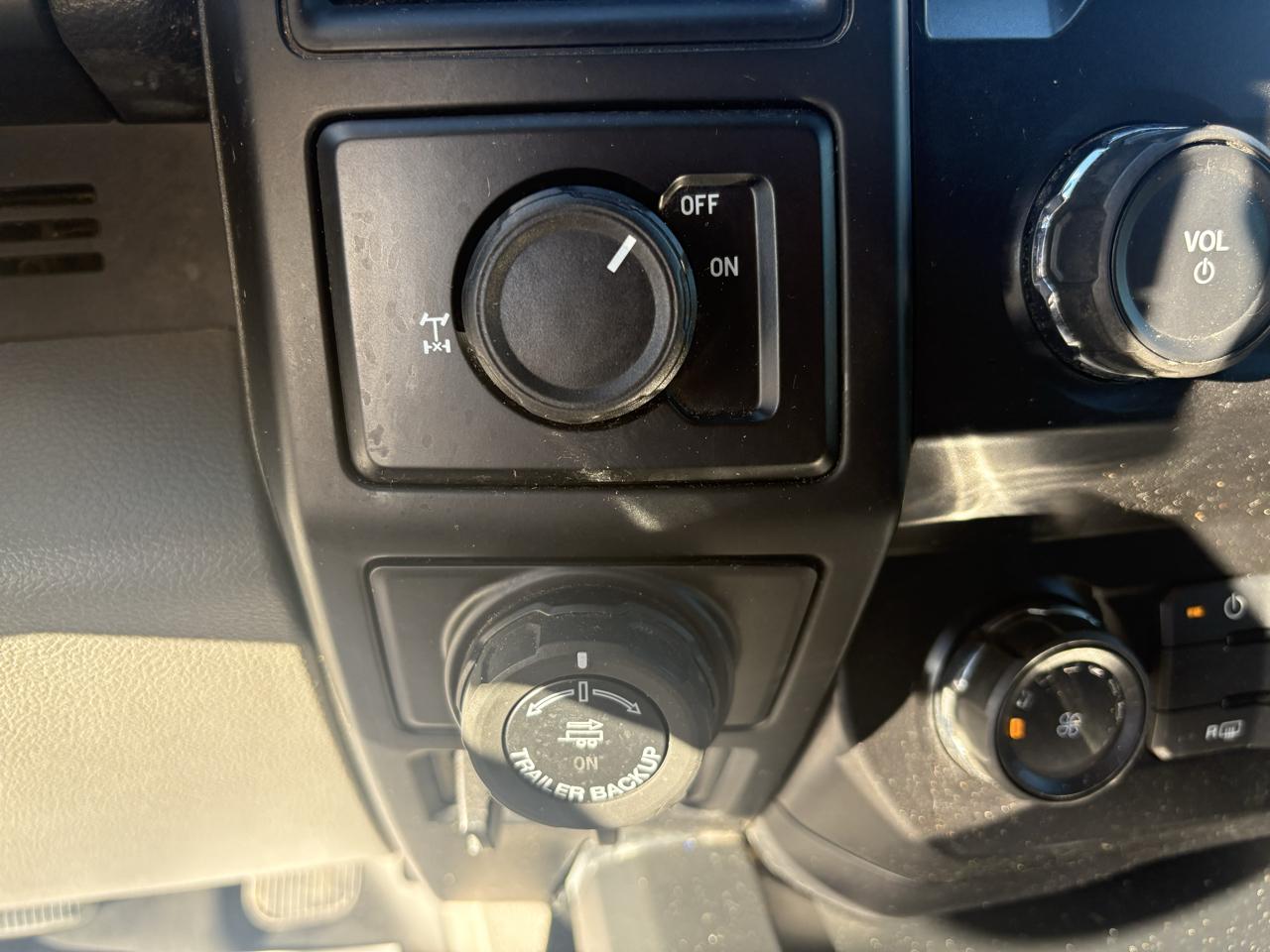 Ford F-150 2WD SuperCrew 145" STX 2019