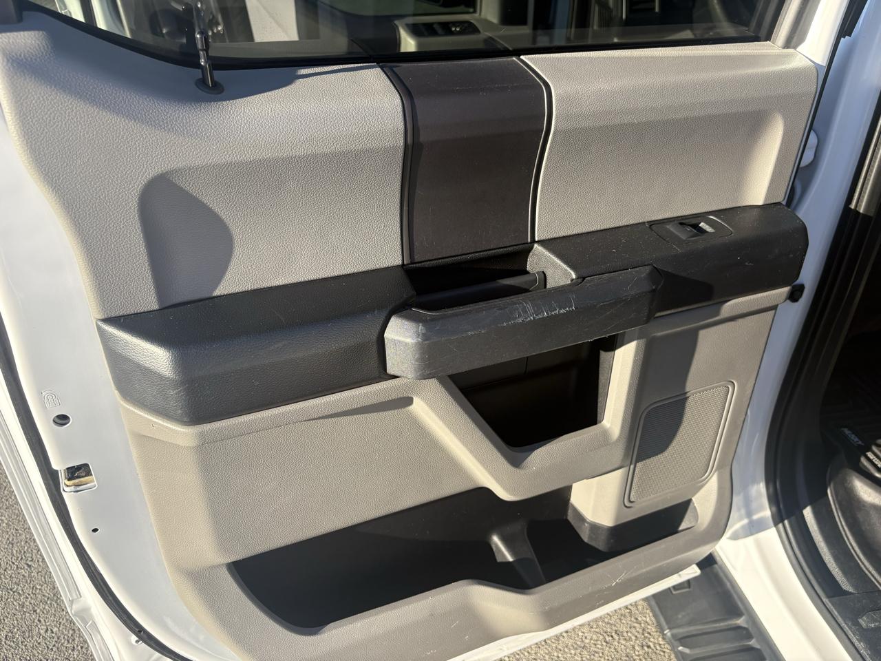 Ford F-150 2WD SuperCrew 145" STX 2019