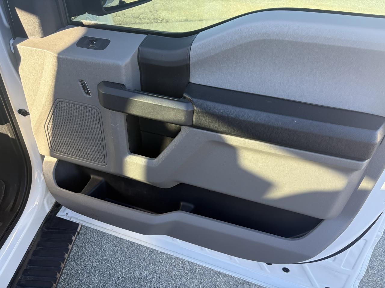 Ford F-150 2WD SuperCrew 145" STX 2019