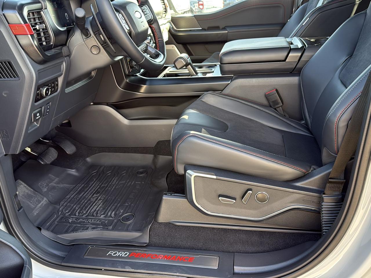 Ford F-150 Raptor 4WD SuperCrew 5.5' Box 2026