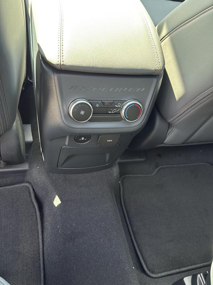 Ford Explorer Active w/100A Pkg 4WD 2026