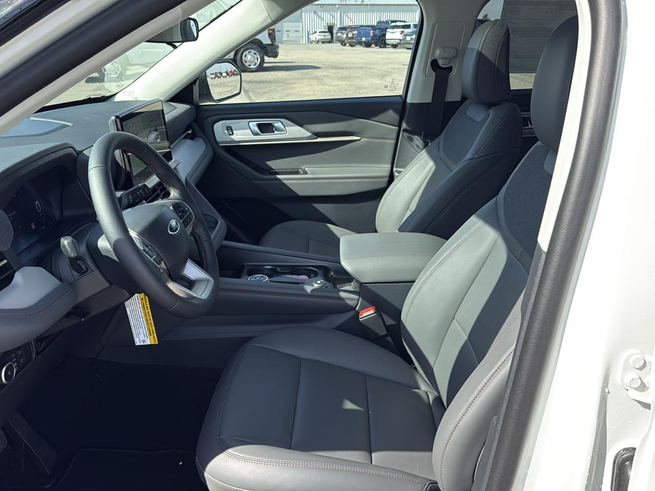 Ford Explorer Active w/100A Pkg 4WD 2026