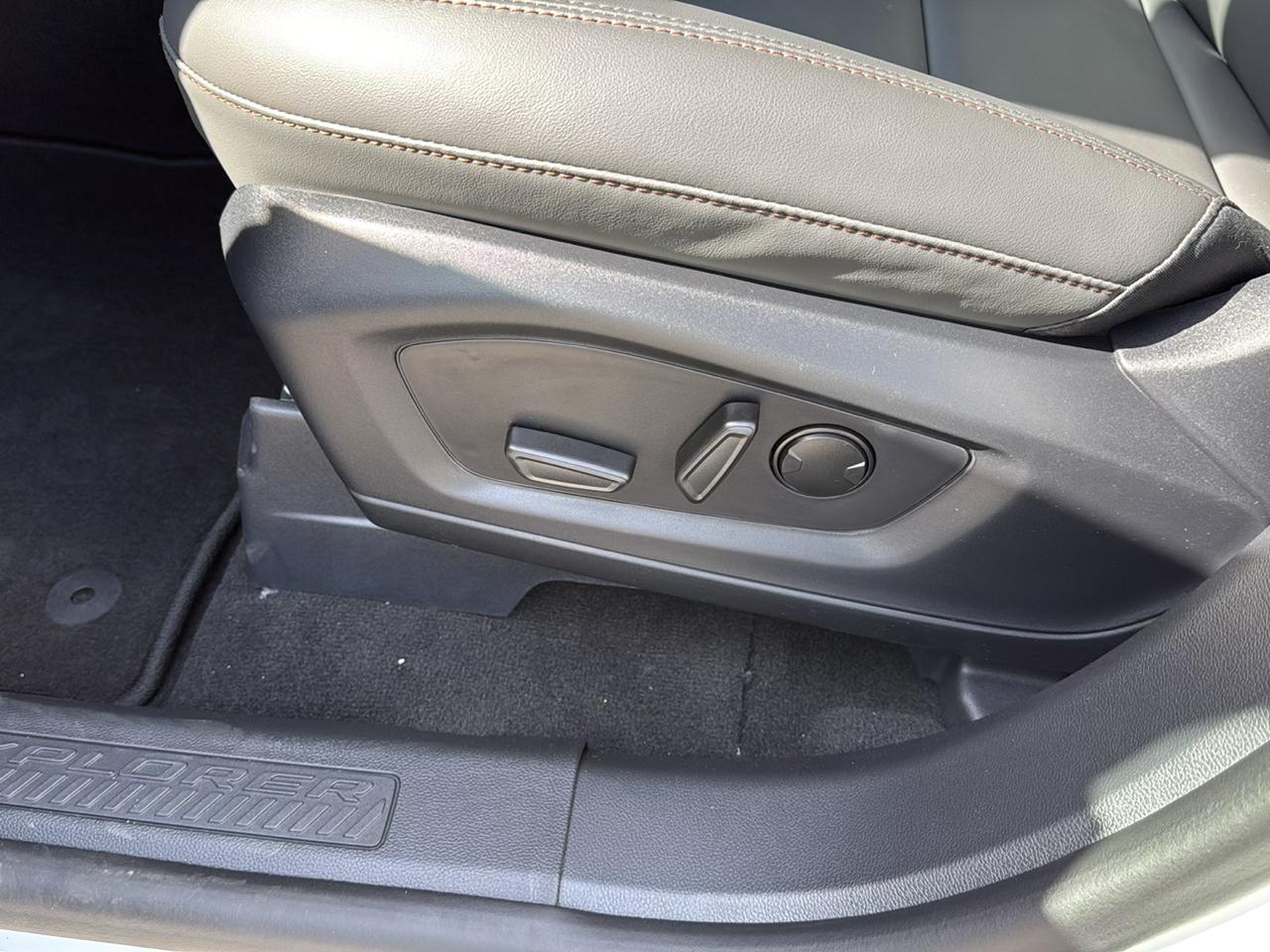 Ford Explorer Active w/100A Pkg 4WD 2026