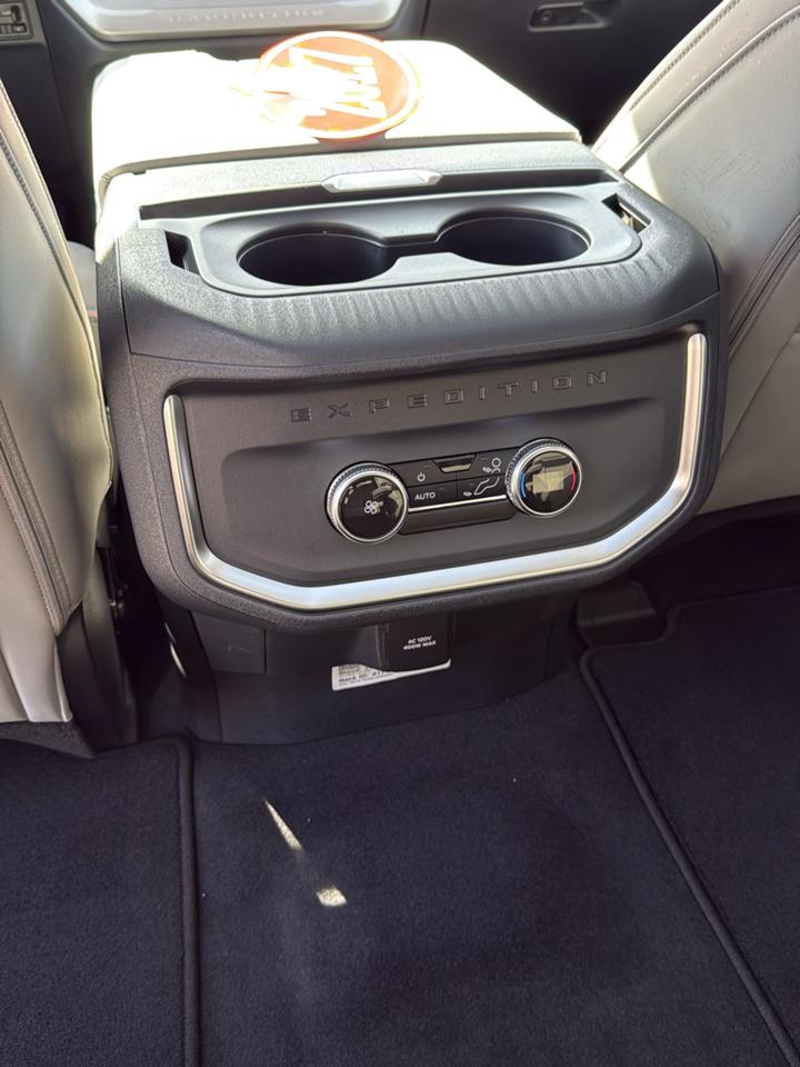 Ford Expedition Max Active 4x4 2027