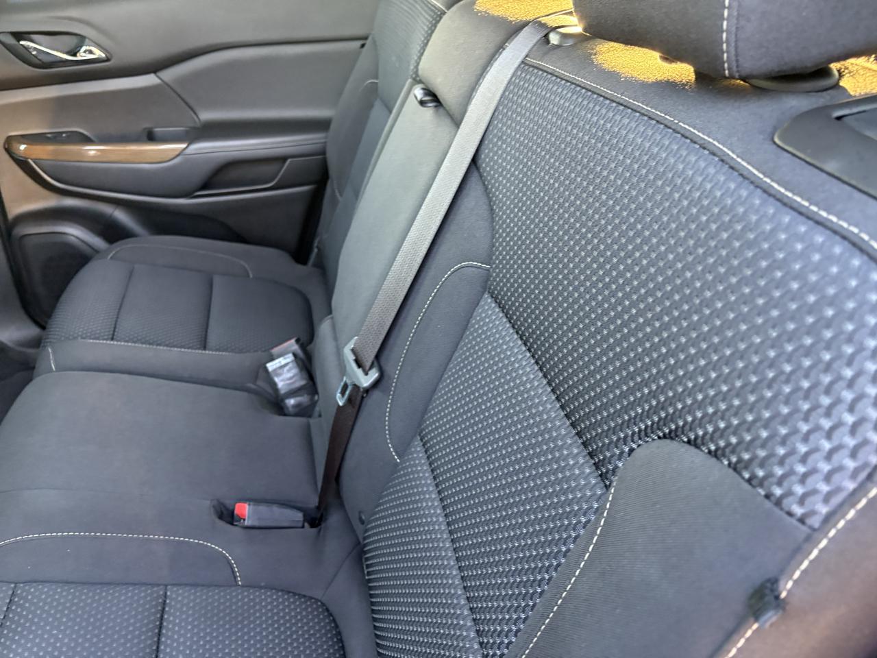 GMC Acadia FWD 4dr SLE 2021