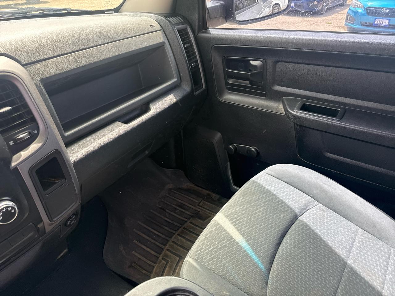 RAM 1500 4WD Reg Cab 120.5" Express 2013