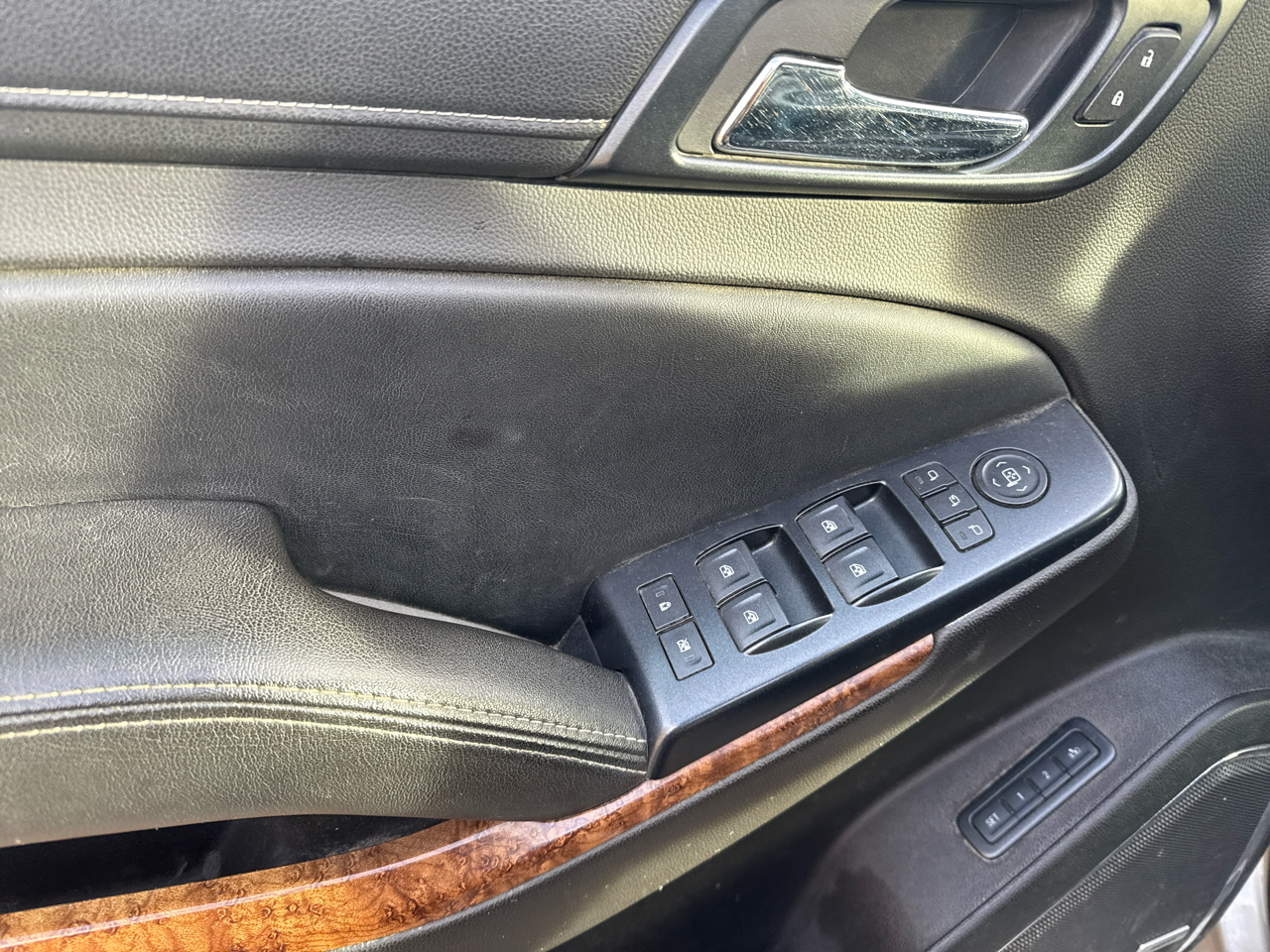 Chevrolet Suburban LTZ 1500 4WD 2015 Chevrolet Suburban LTZ 1500 4WD 2015