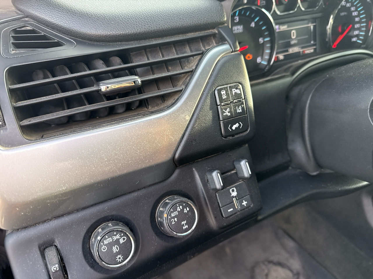 Chevrolet Suburban LTZ 1500 4WD 2015 Chevrolet Suburban LTZ 1500 4WD 2015