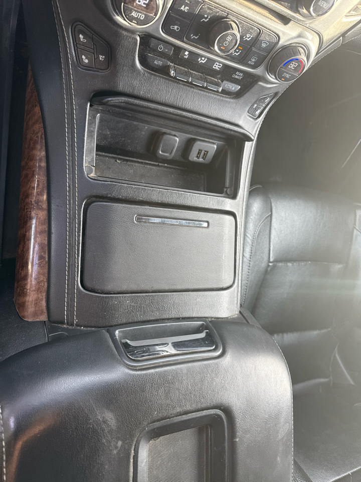 Chevrolet Suburban LTZ 1500 4WD 2015 Chevrolet Suburban LTZ 1500 4WD 2015