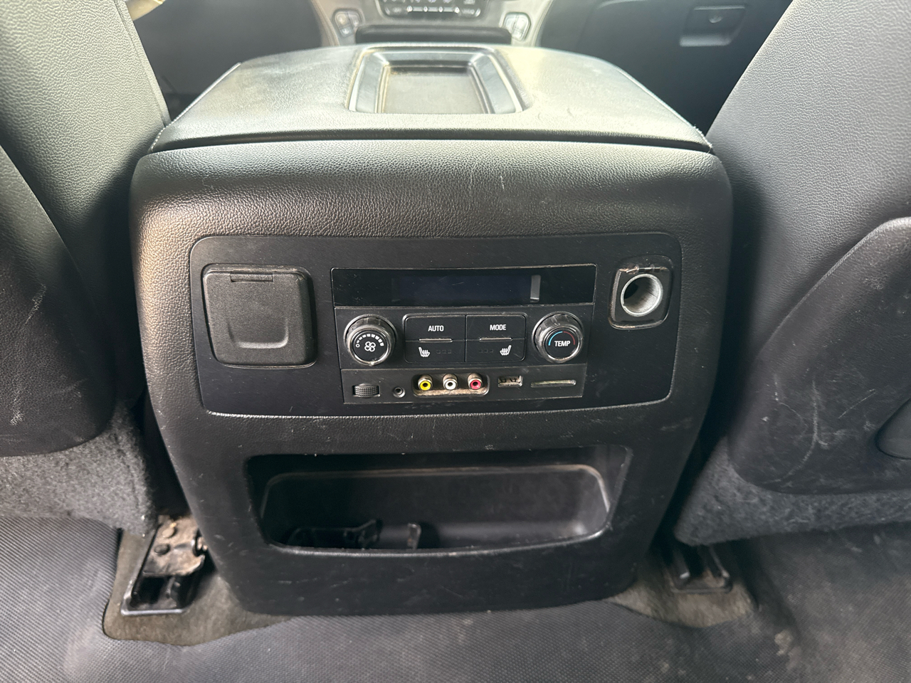 Chevrolet Suburban LTZ 1500 4WD 2015 Chevrolet Suburban LTZ 1500 4WD 2015