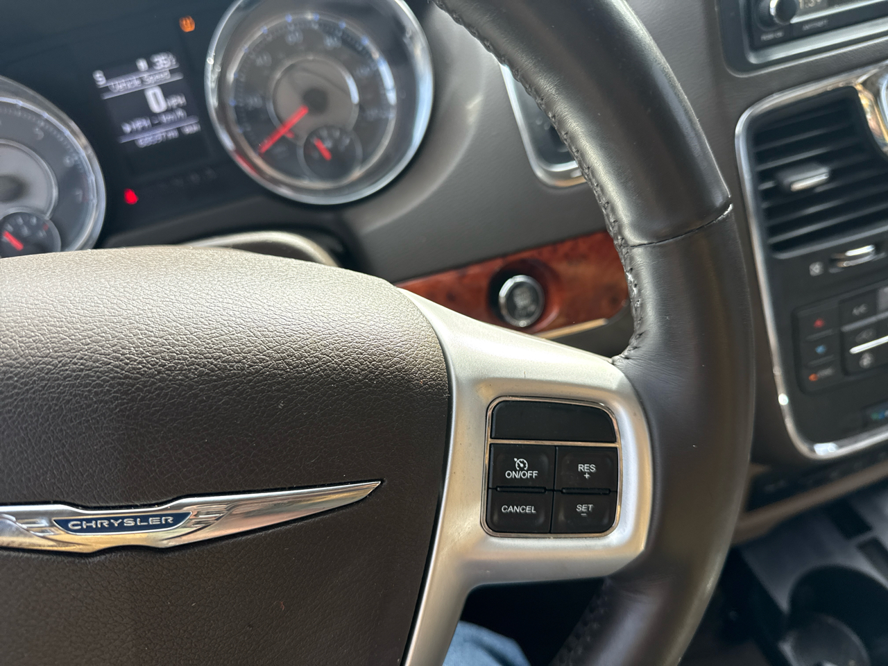 Chrysler Town & Country Touring-L 2015 Chrysler Town & Country Touring-L 2015