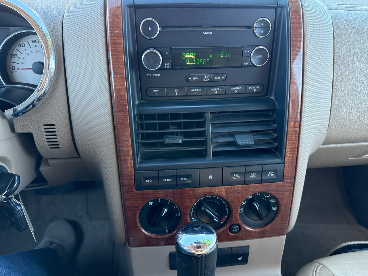 Ford Explorer Eddie Bauer 4.0L 4WD 2010