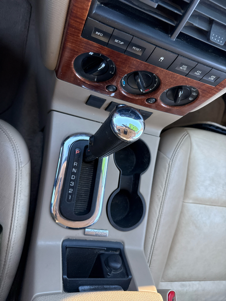 Ford Explorer Eddie Bauer 4.0L 4WD 2010