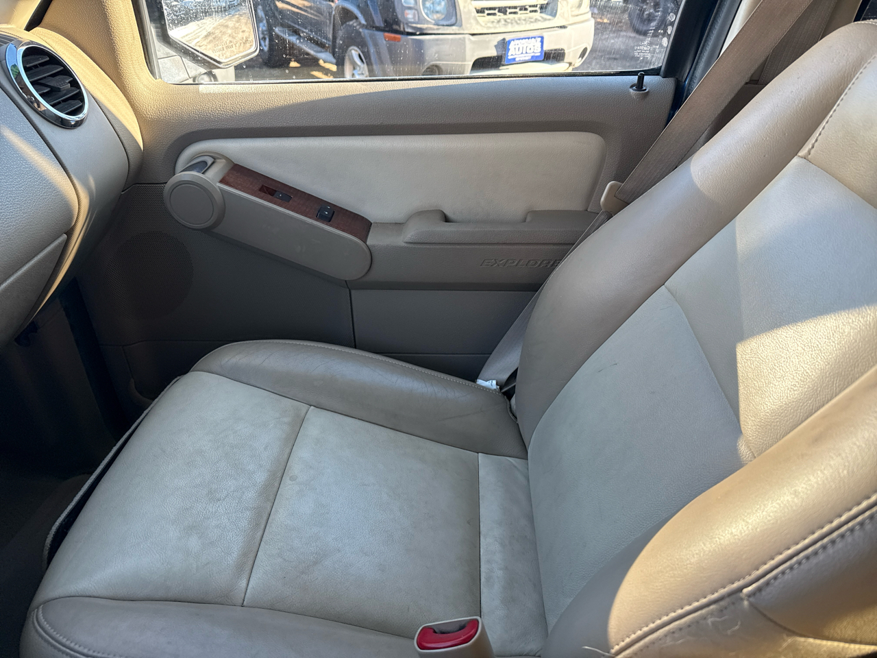 Ford Explorer Eddie Bauer 4.0L 4WD 2010