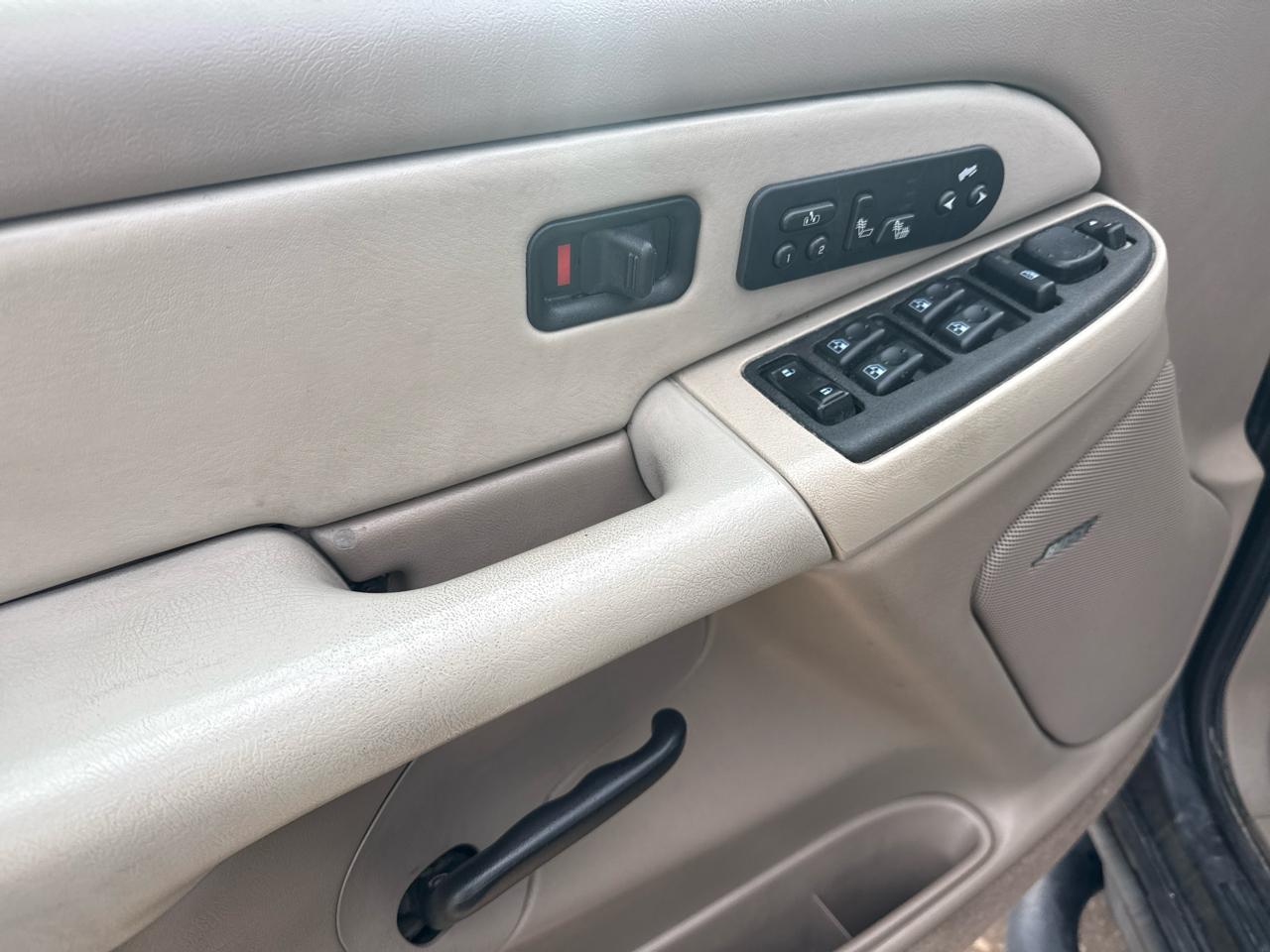 Chevrolet Suburban 1500 LTZ 4D SUV 4WD 2003