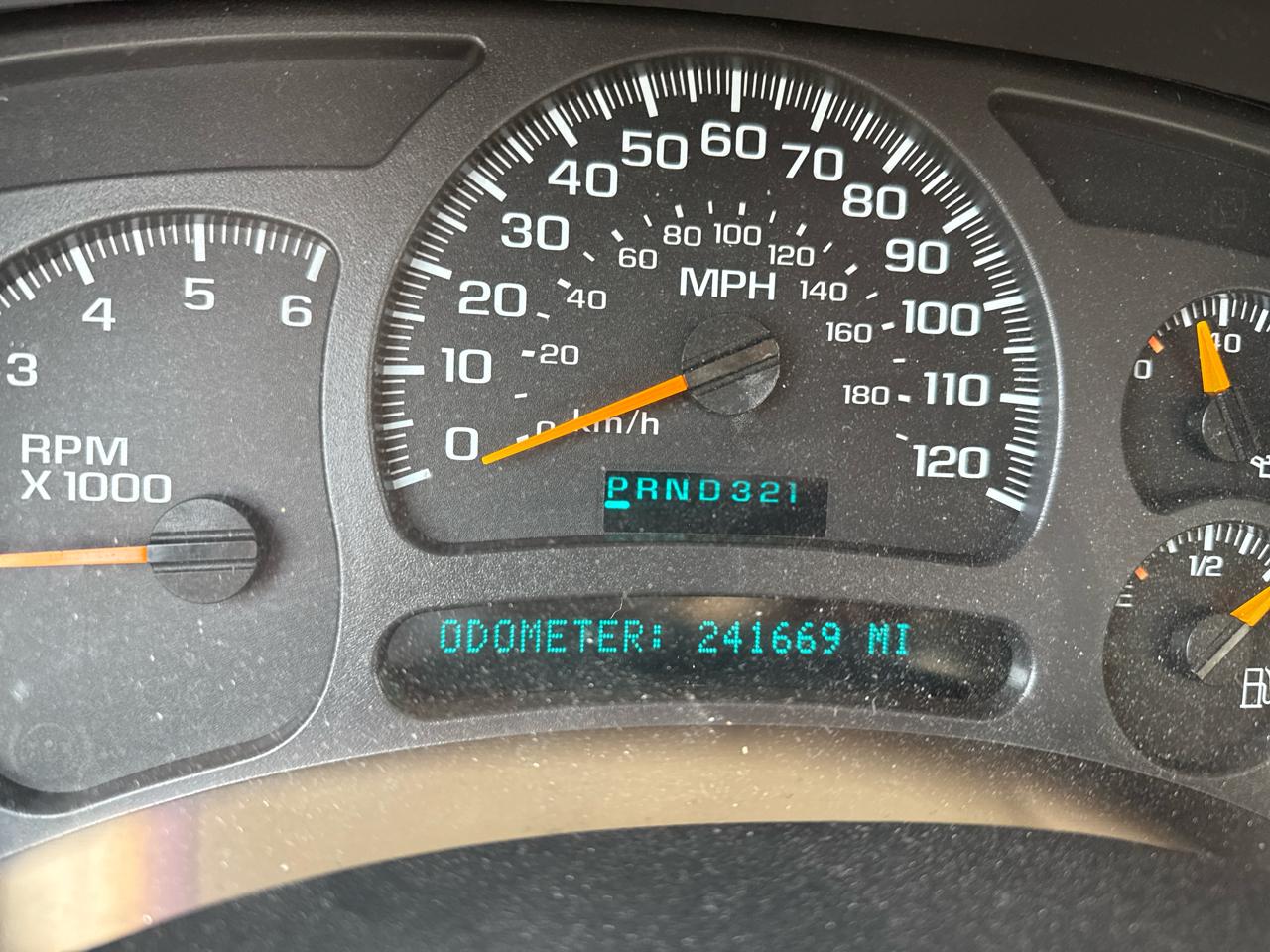 Chevrolet Suburban 1500 LTZ 4D SUV 4WD 2003