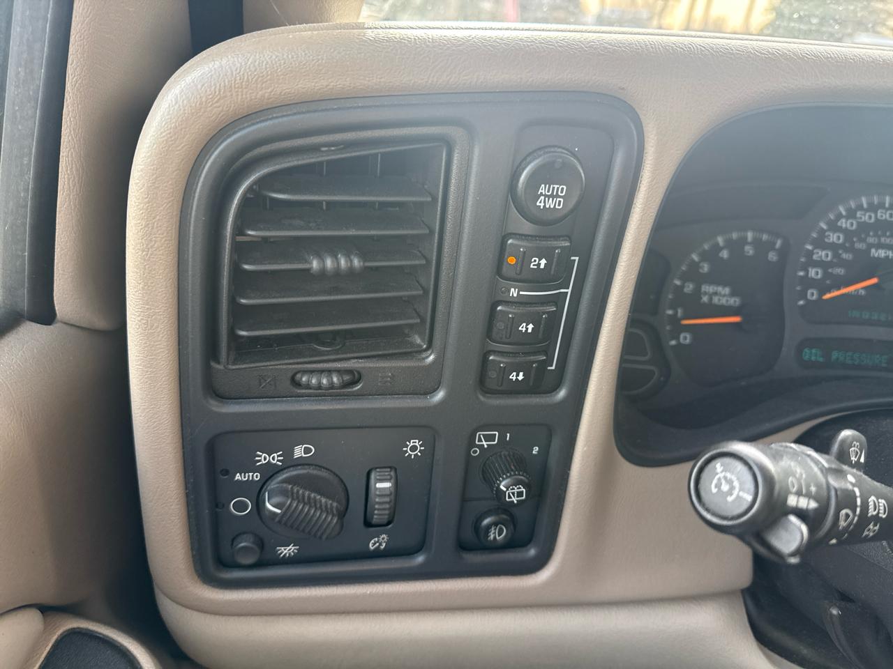 Chevrolet Suburban 1500 LTZ 4D SUV 4WD 2003