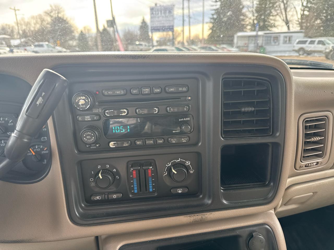 Chevrolet Suburban 1500 LTZ 4D SUV 4WD 2003