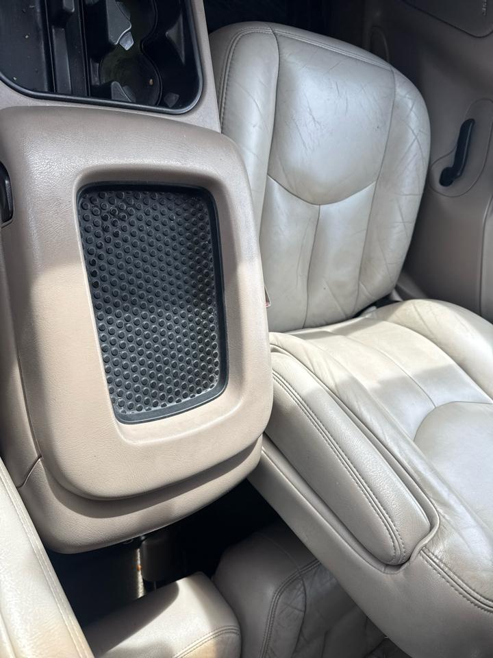 Chevrolet Suburban 1500 LTZ 4D SUV 4WD 2003