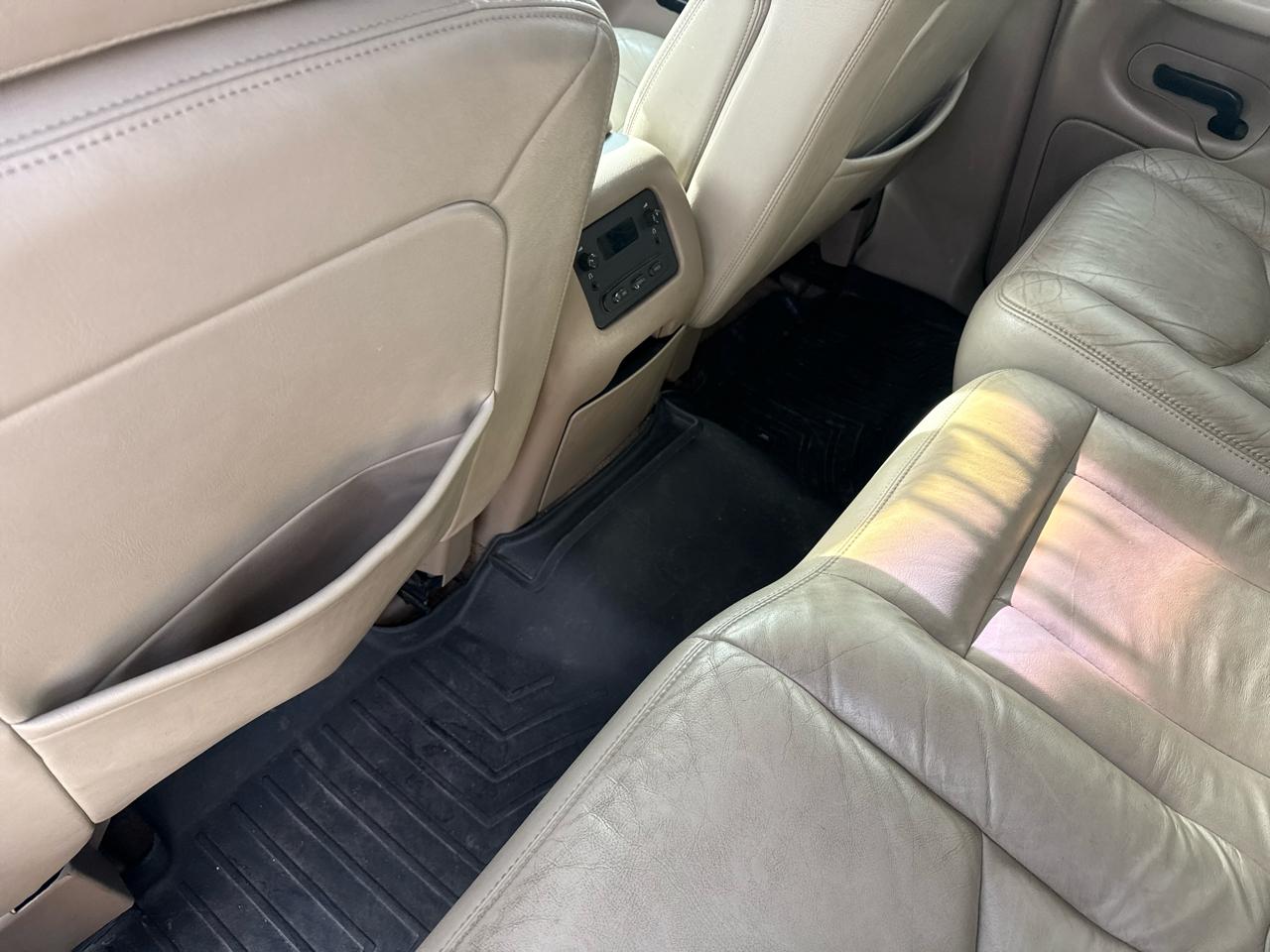 Chevrolet Suburban 1500 LTZ 4D SUV 4WD 2003