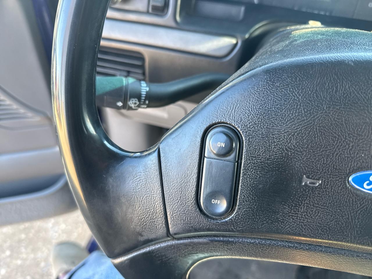 Ford F-250 HD XL SuperCab 4WD 1995