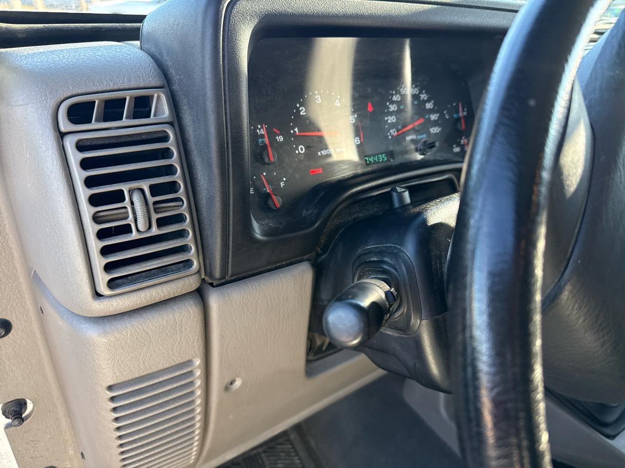 Jeep Wrangler SE 2003