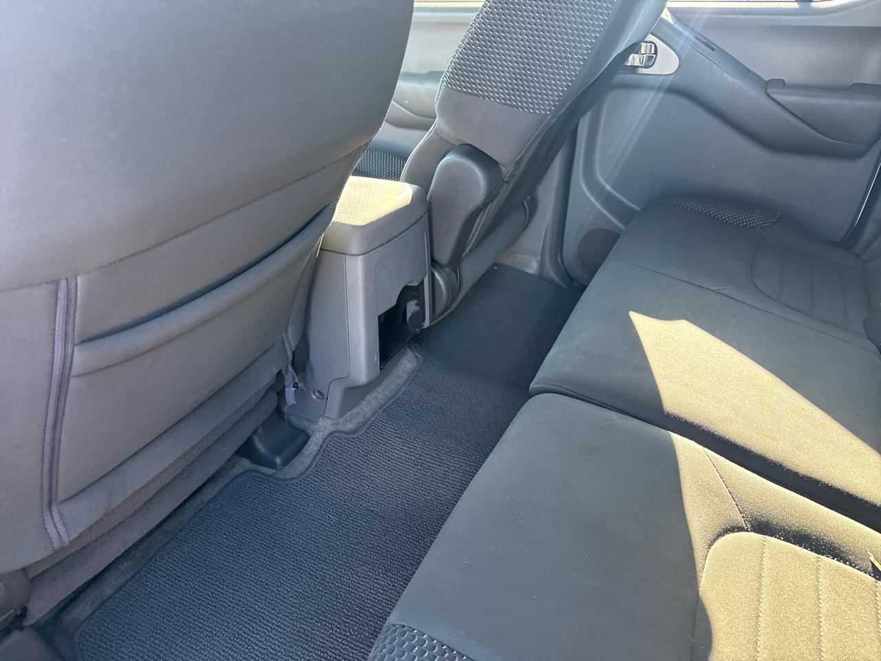 Nissan Frontier S Crew Cab 2WD 2013