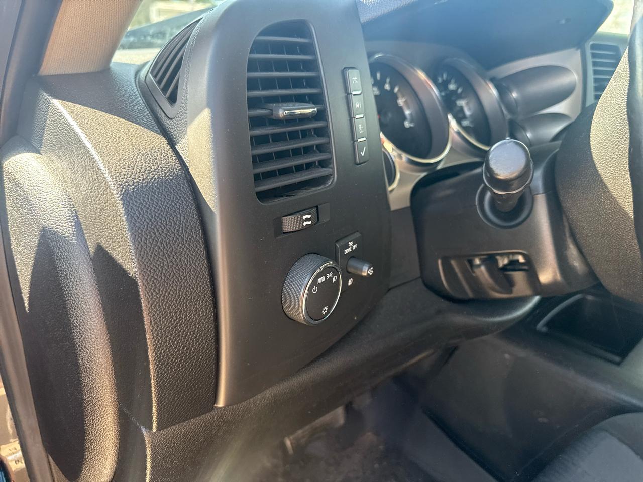 Chevrolet Silverado 1500 LT Crew Cab 4WD 2011