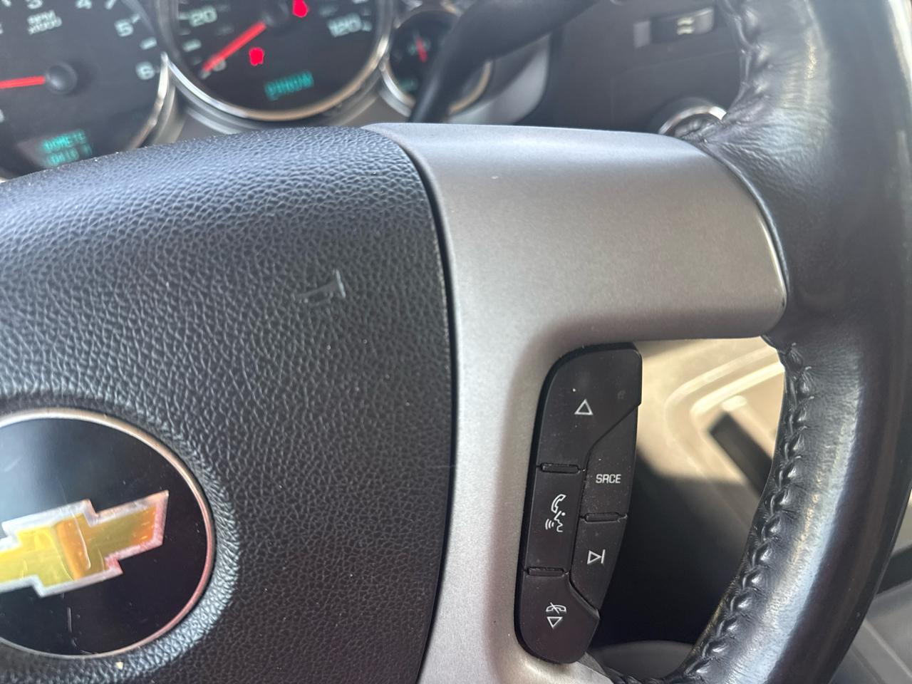 Chevrolet Silverado 1500 LT Crew Cab 4WD 2011