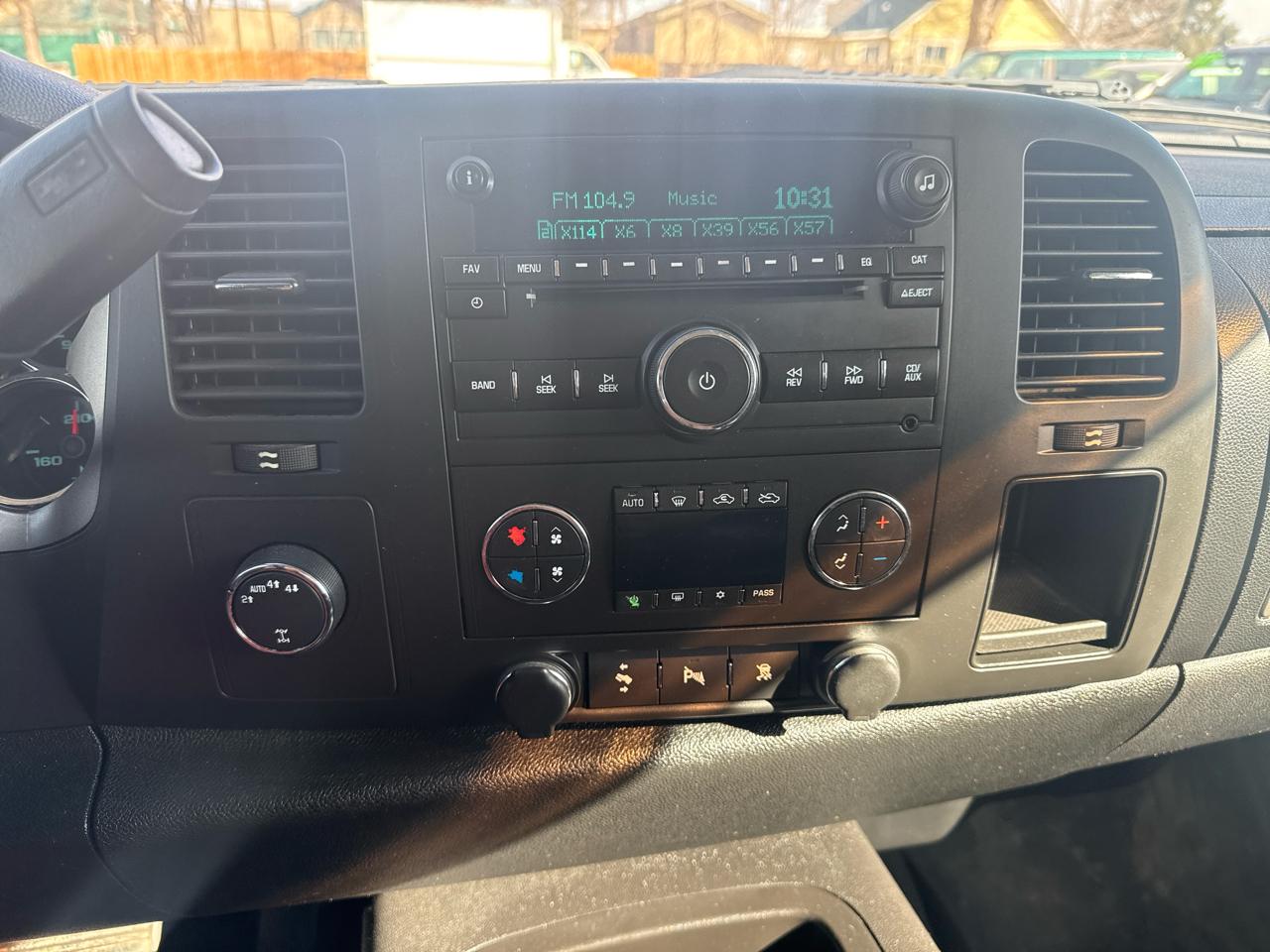 Chevrolet Silverado 1500 LT Crew Cab 4WD 2011