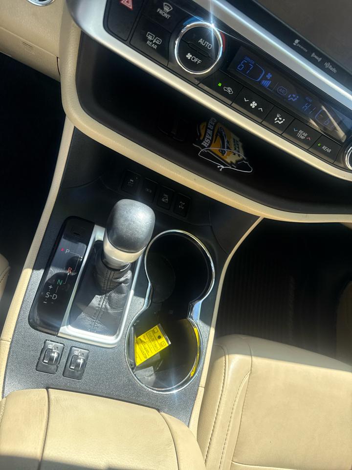 Toyota Highlander XLE AWD V6 2016