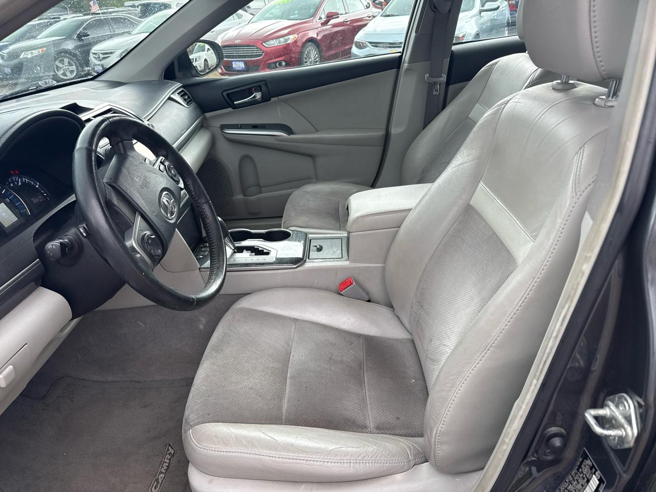 Toyota Camry Hybrid XLE 2012