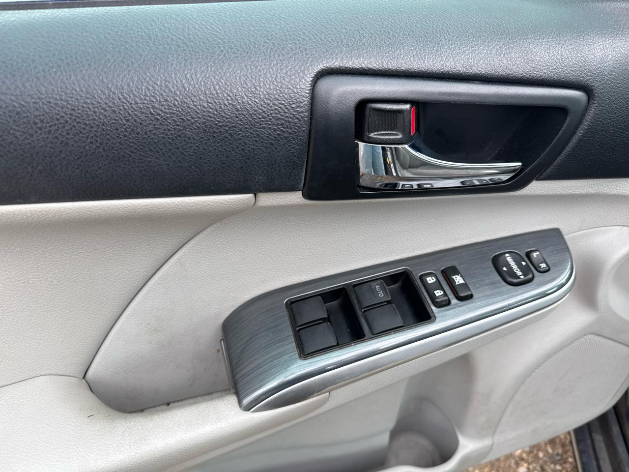 Toyota Camry Hybrid XLE 2012