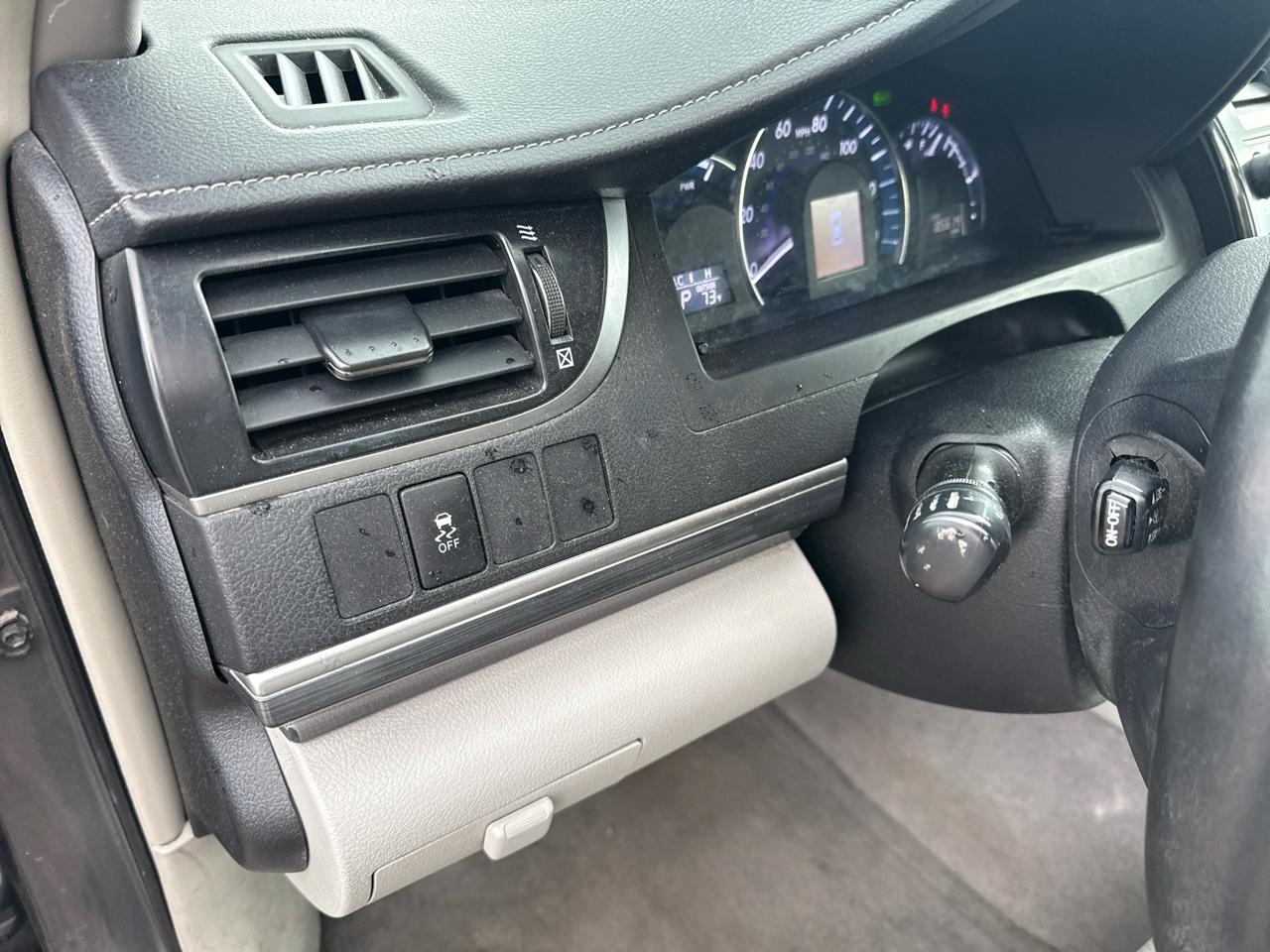 Toyota Camry Hybrid XLE 2012