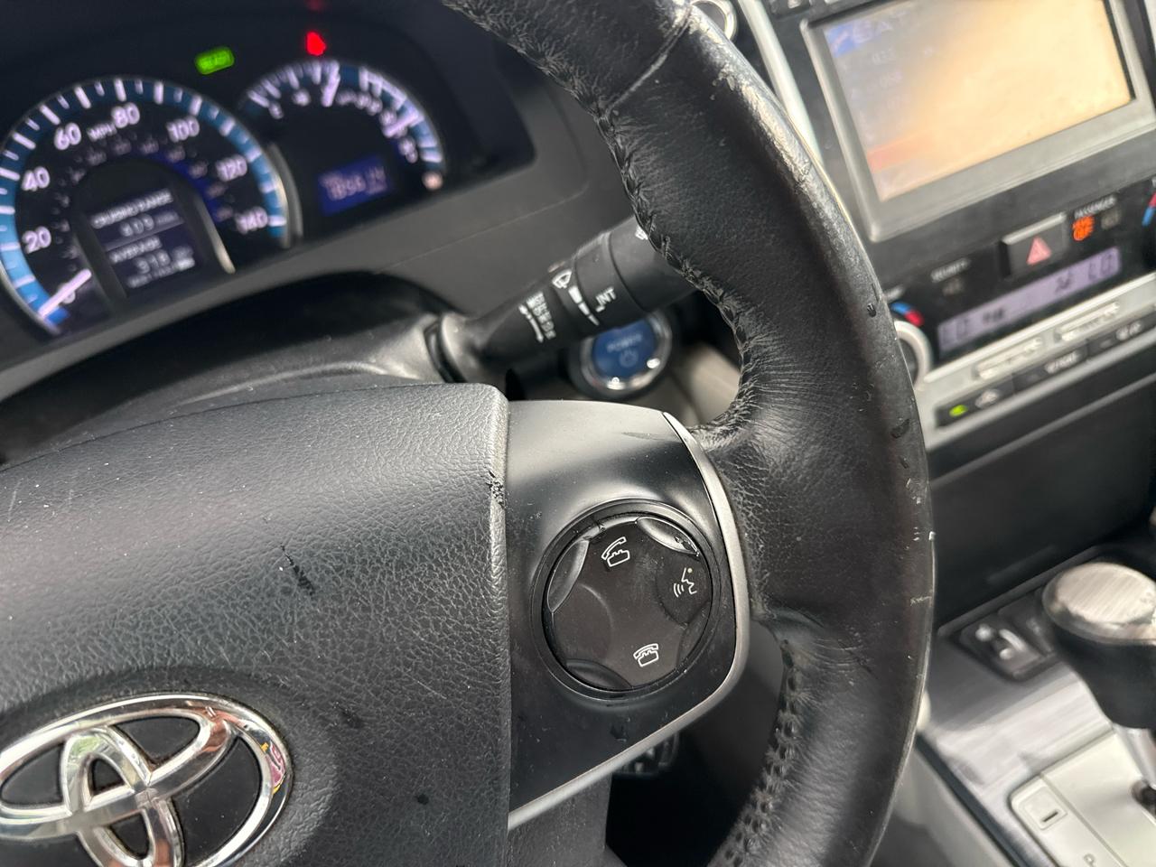 Toyota Camry Hybrid XLE 2012